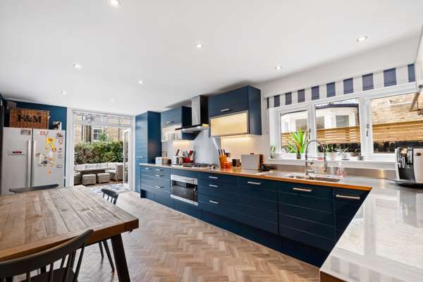 House Wroughton Road in Greater London