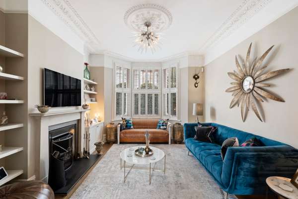 House Wroughton Road in Greater London