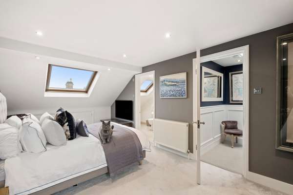 House Wroughton Road in Greater London