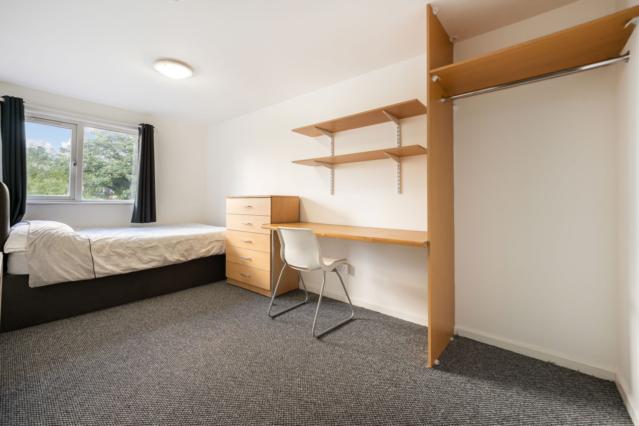 Room Harrow Road in Birmingham
