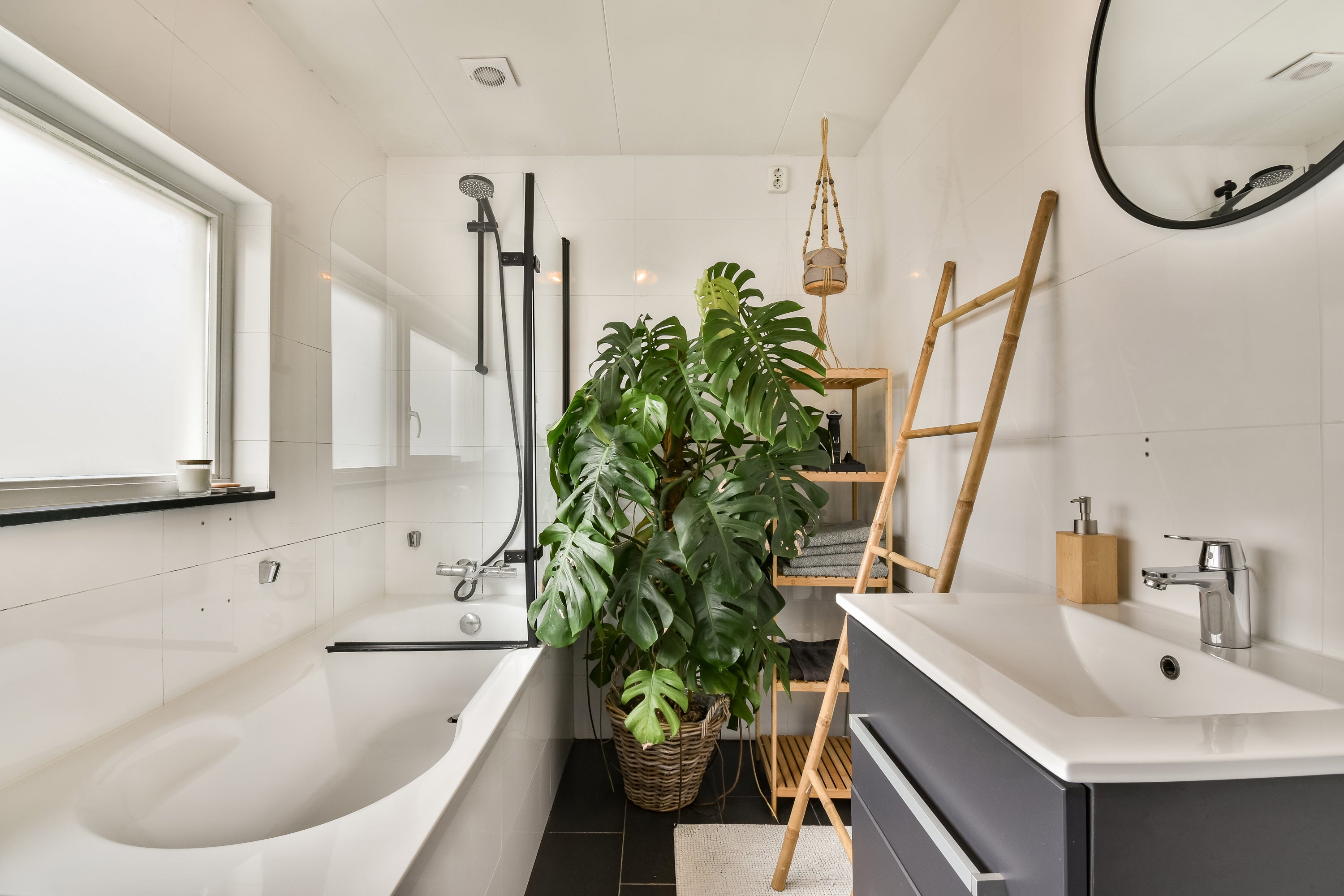 Tussenwoning te koop: Graaf Jan van Nassaustraat 4, Rotterdam