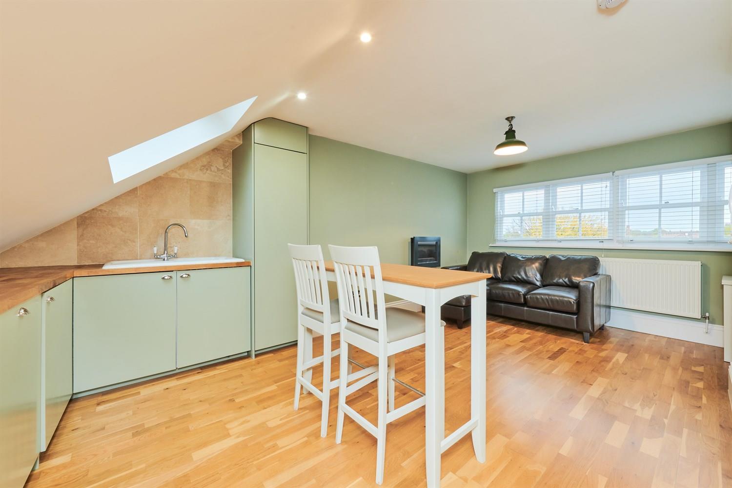 Flat Chiswick Lane in Greater London