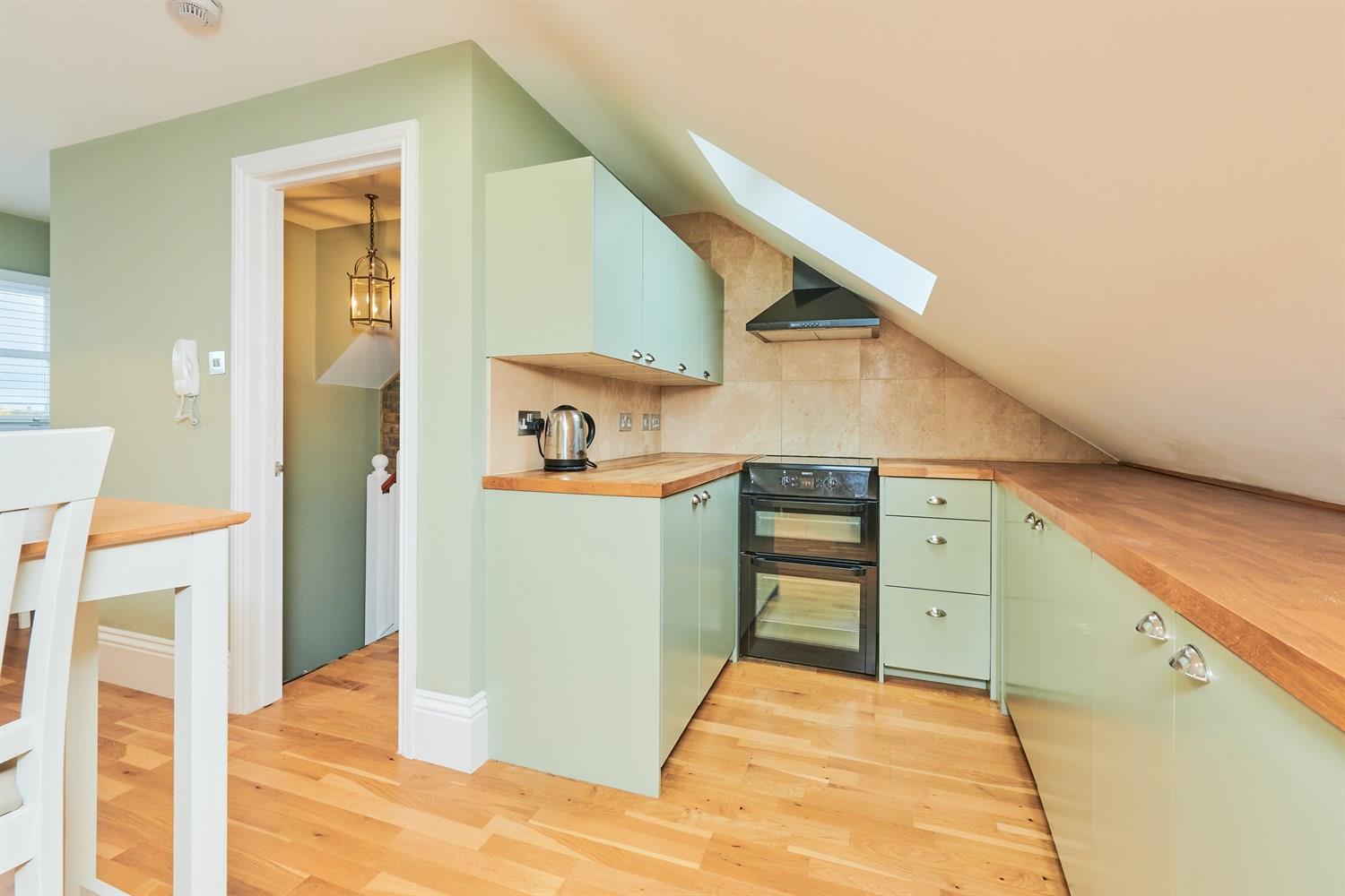 Flat Chiswick Lane in Greater London