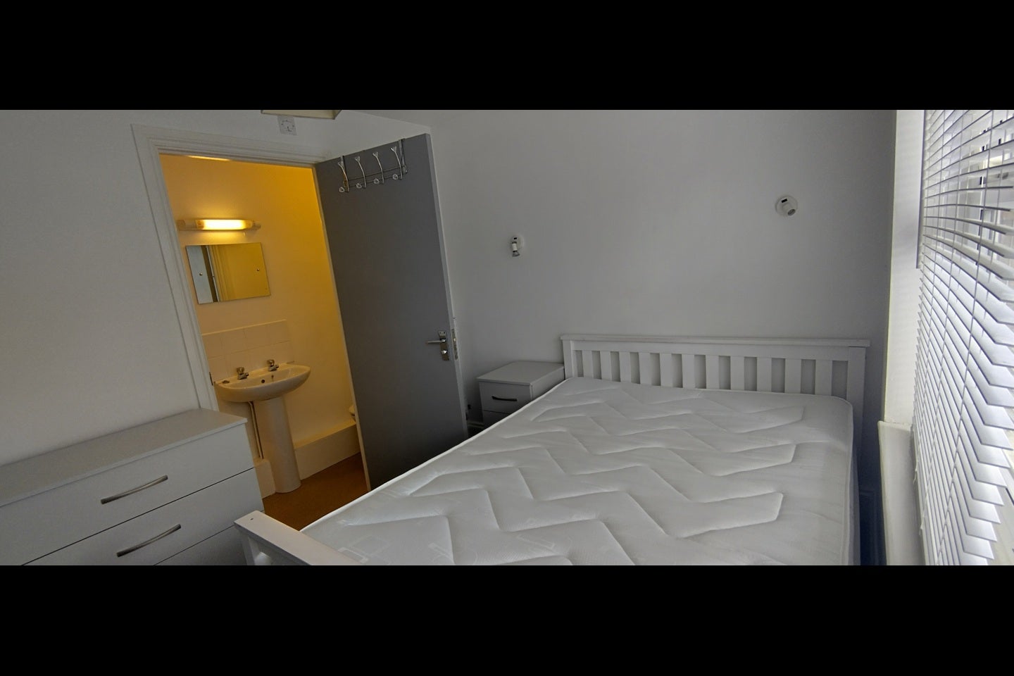 Room Victoria Road in Tewkesbury