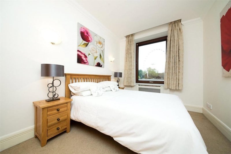 Flat Belvedere Road in Greater London