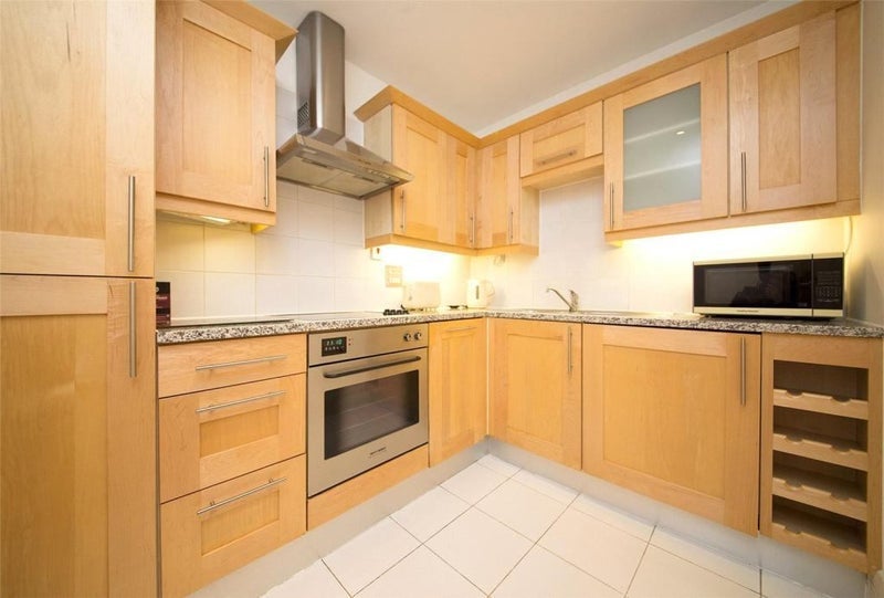 Flat Belvedere Road in Greater London