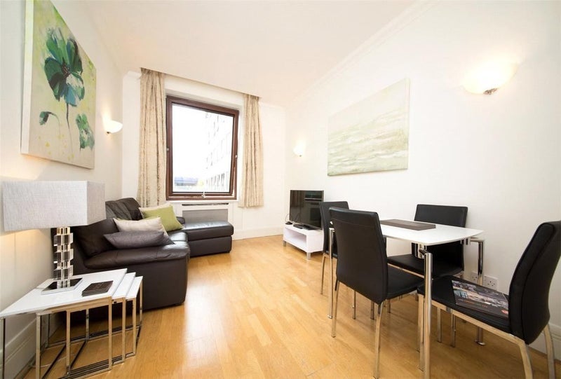 Flat Belvedere Road in Greater London