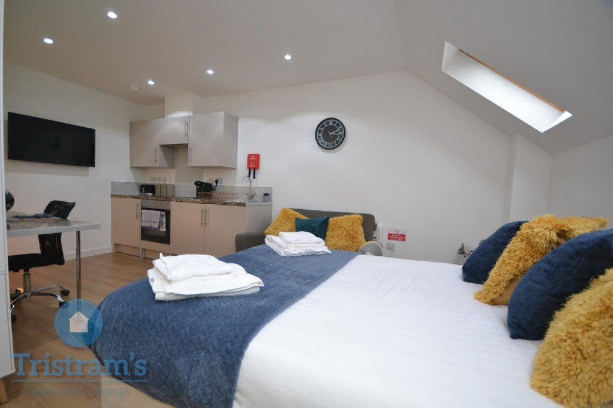 Flat Long Row in Nottingham
