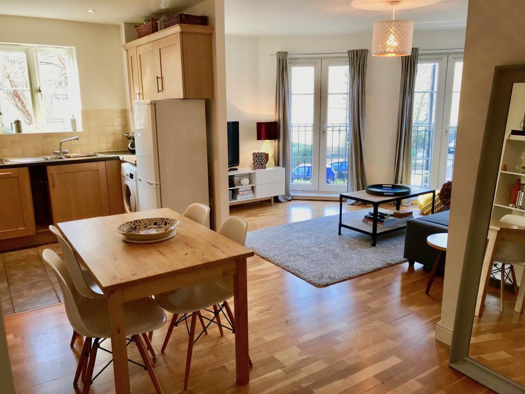 Flat Kelly Avenue in Greater London