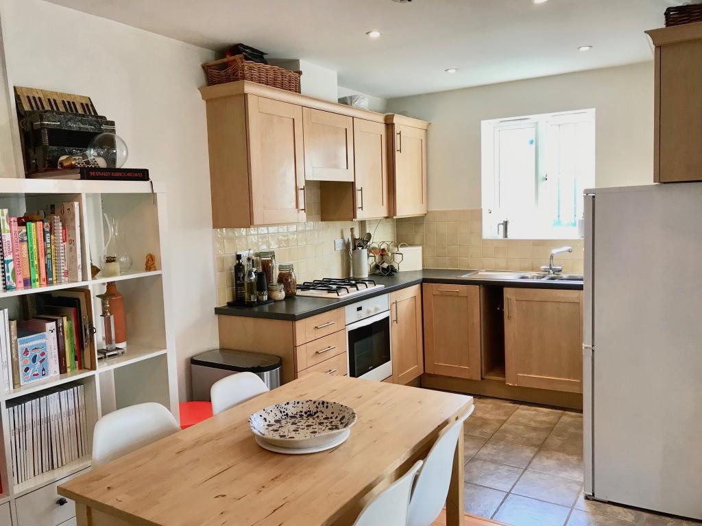 Flat Kelly Avenue in Greater London