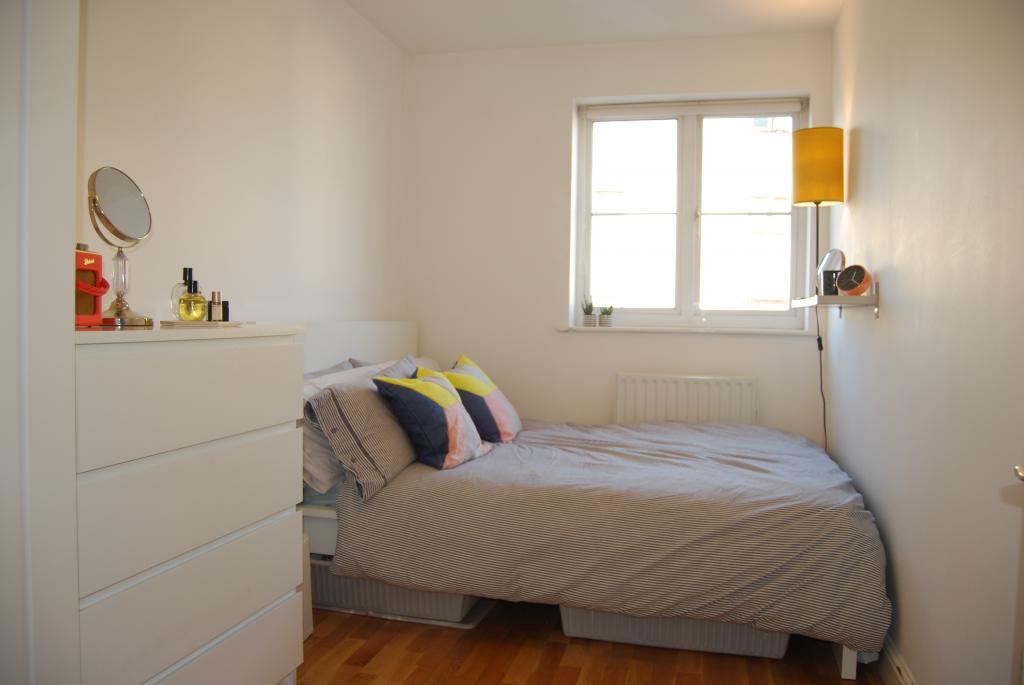 Flat Kelly Avenue in Greater London