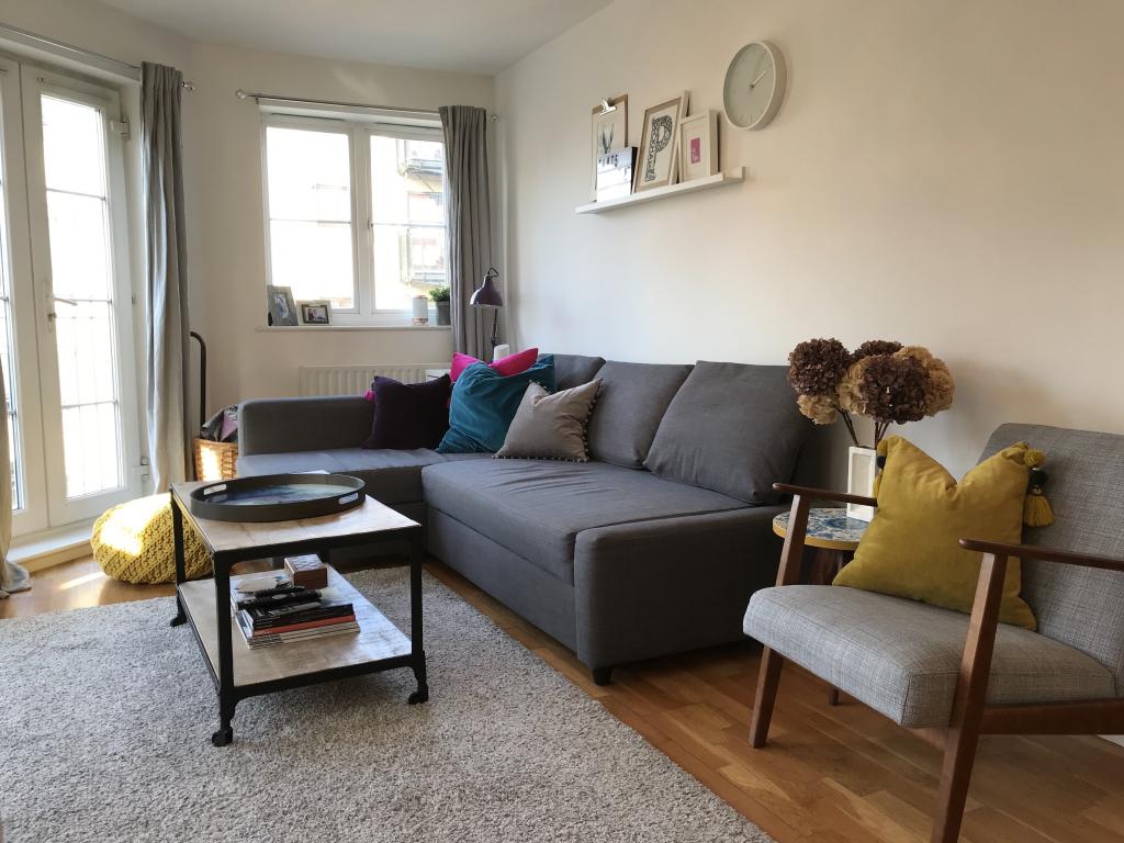 Flat Kelly Avenue in Greater London