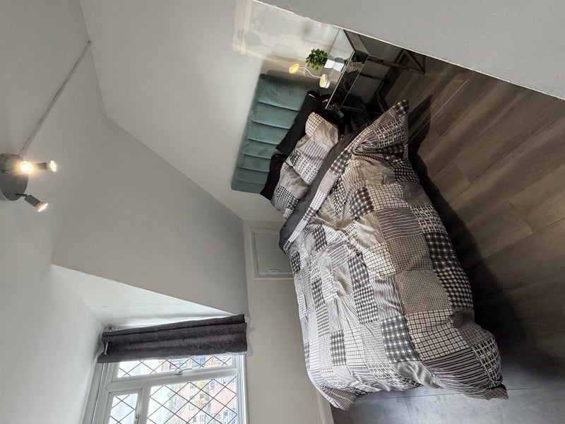 Room Limpsfield Road in Greater London