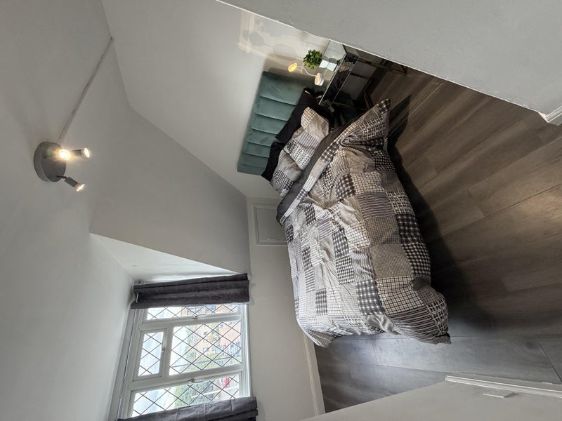 Room Limpsfield Road in Greater London