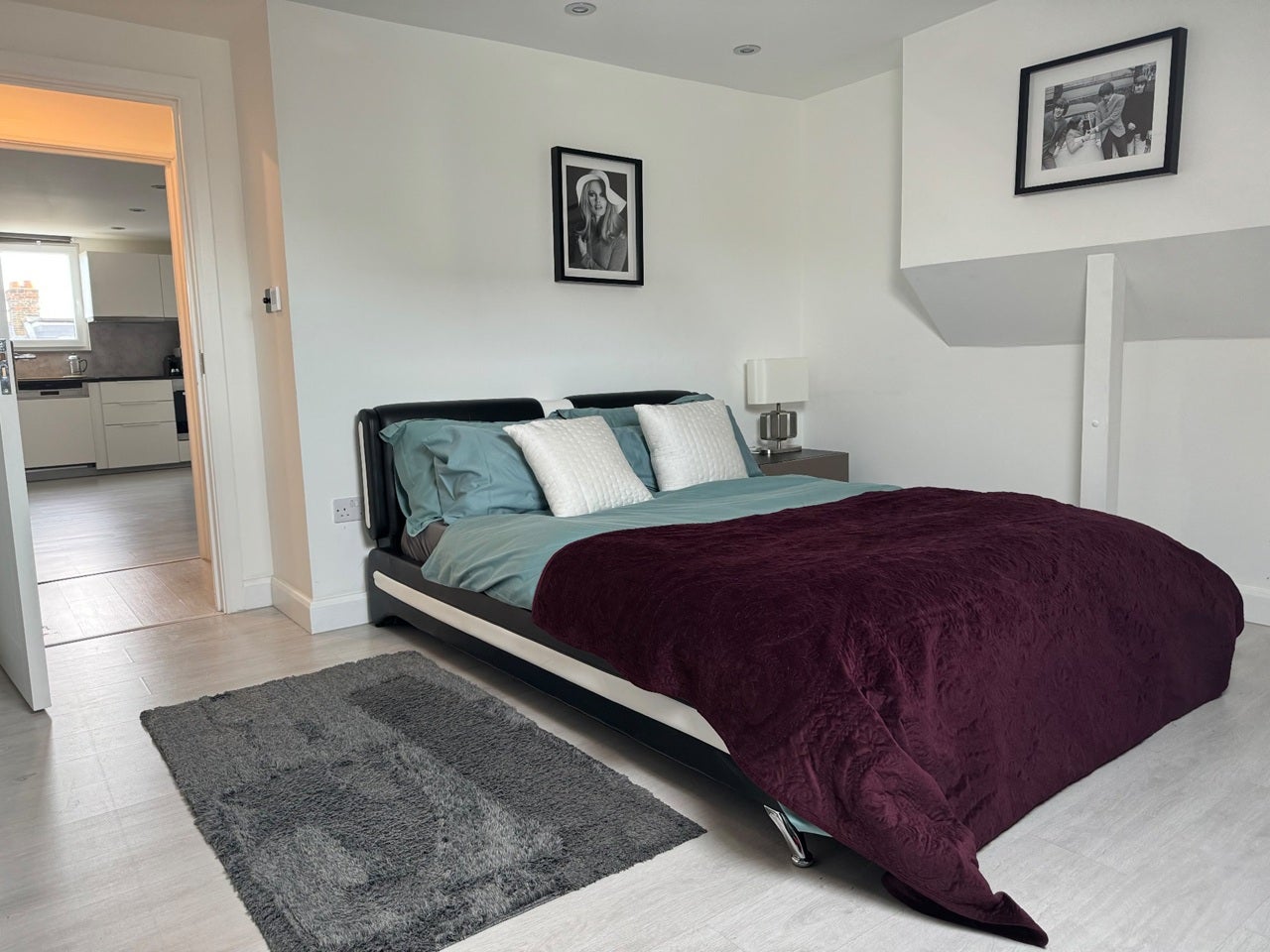 Flat Plough Lane in Greater London