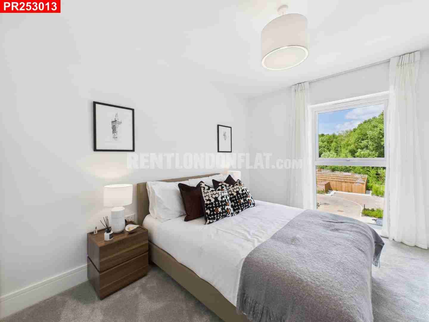 Flat Fairhaven Drive in Reading