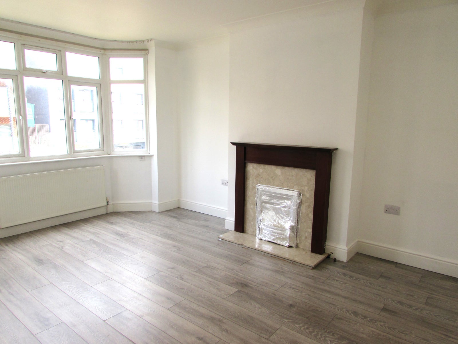 Flat Harrow View in London