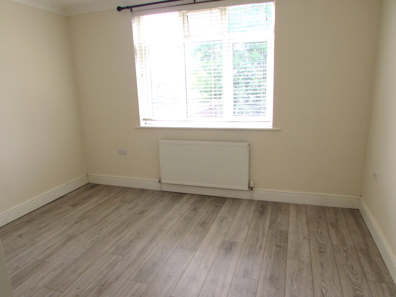 Flat Harrow View in London