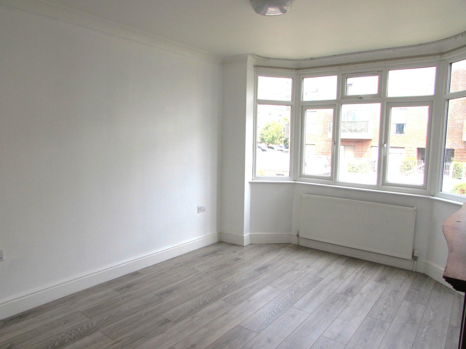 Flat Harrow View in London