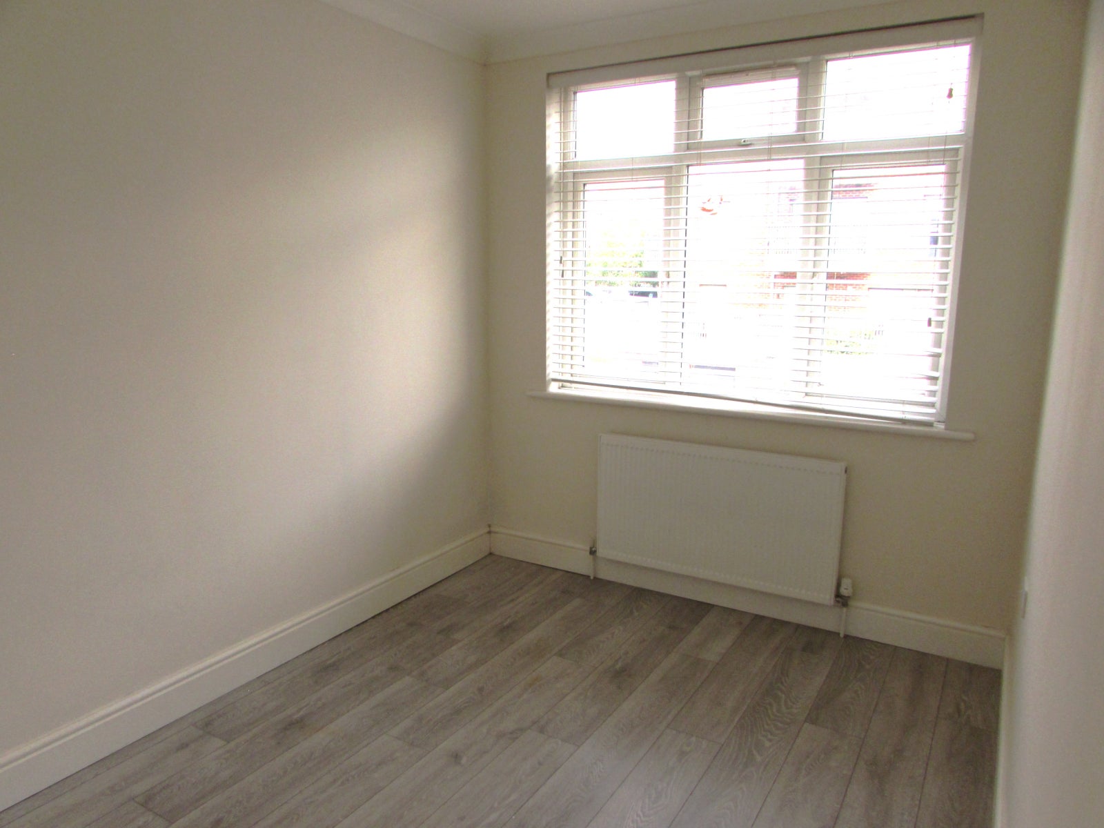 Flat Harrow View in London