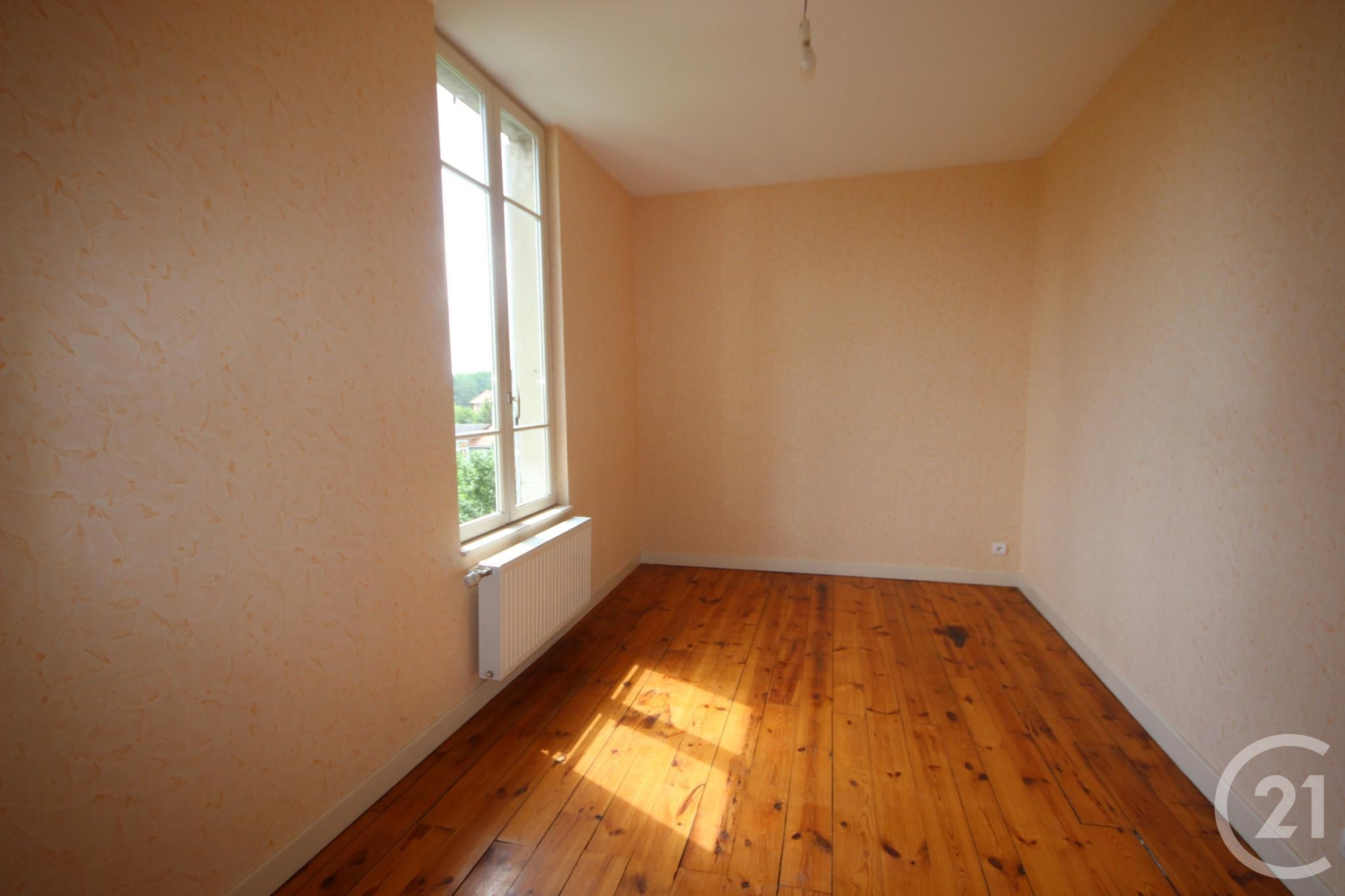 Flat Rue de la Gare in Puy-Guillaume