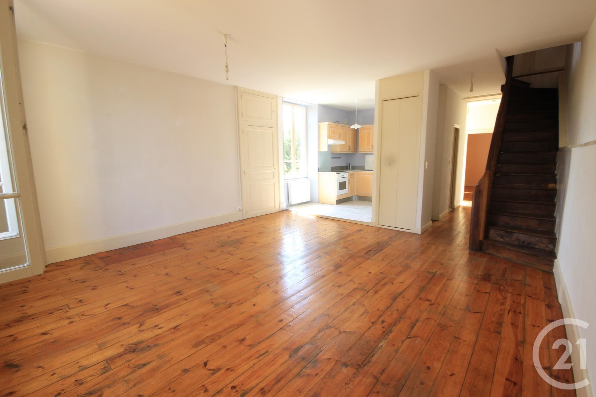 Flat Rue de la Gare in Puy-Guillaume