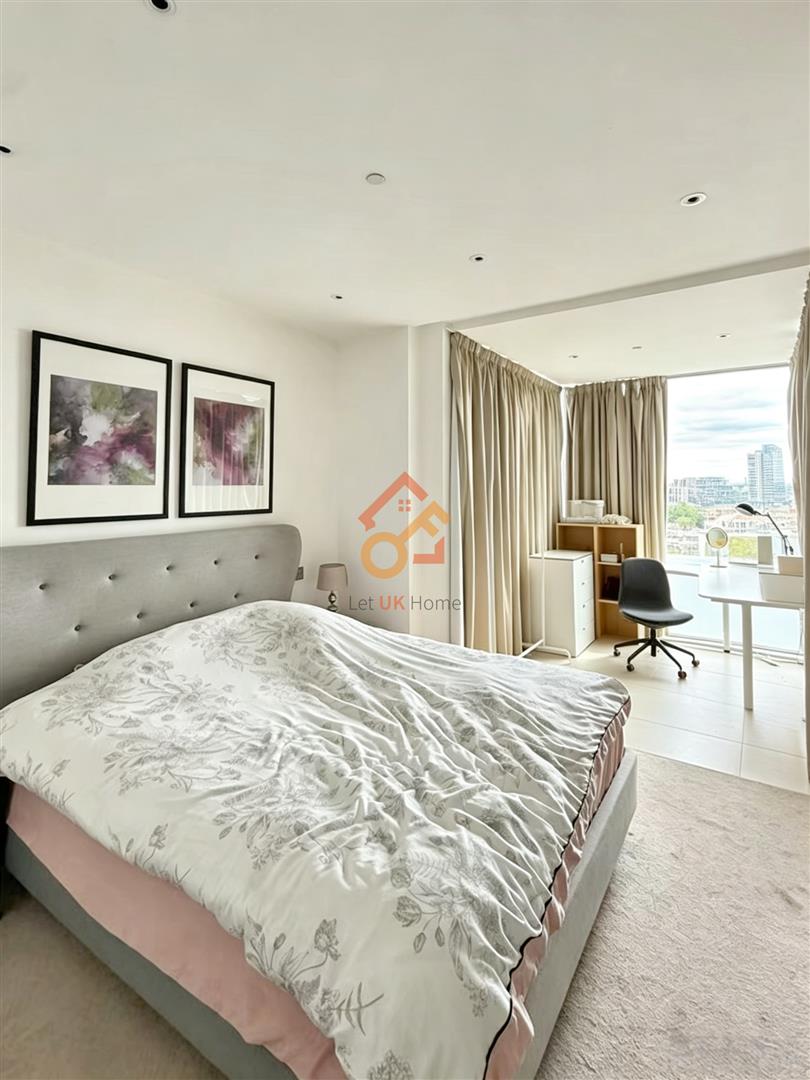 Flat Leman Street in Greater London