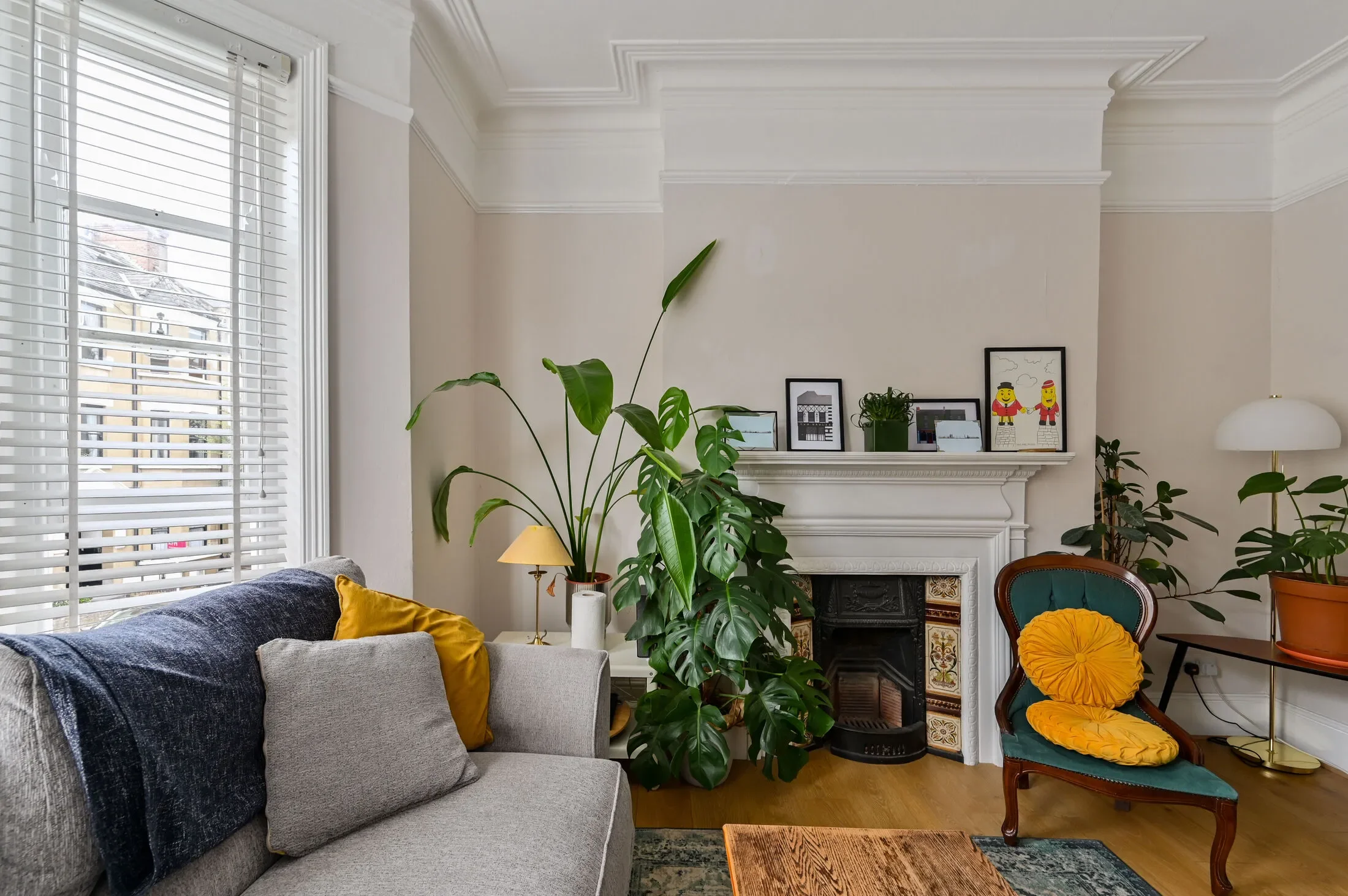 Flat Mowll Street in Greater London
