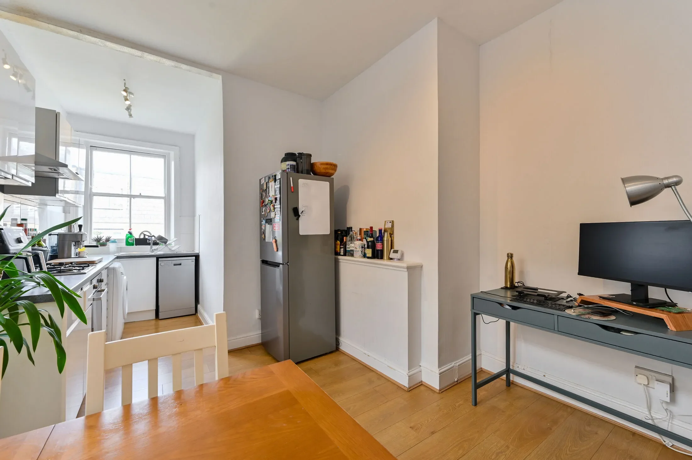 Flat Mowll Street in Greater London