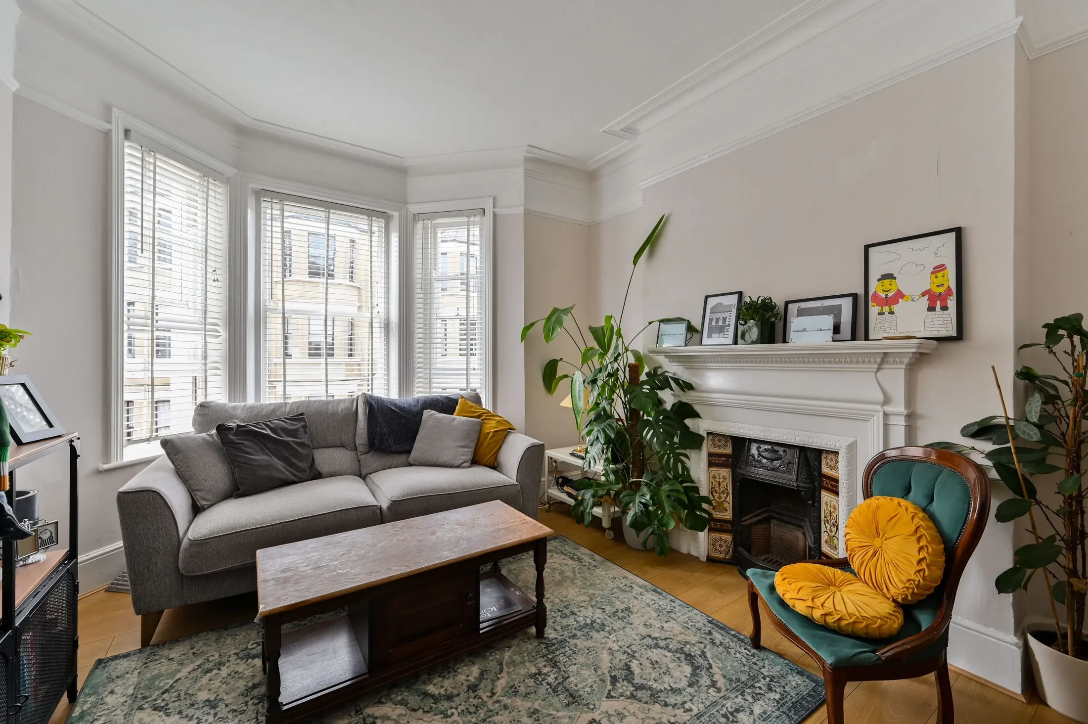 Flat Mowll Street in Greater London