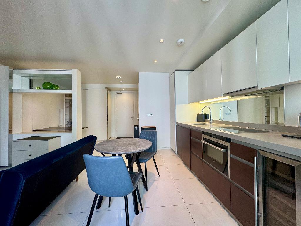 Flat Alexia Square in Greater London