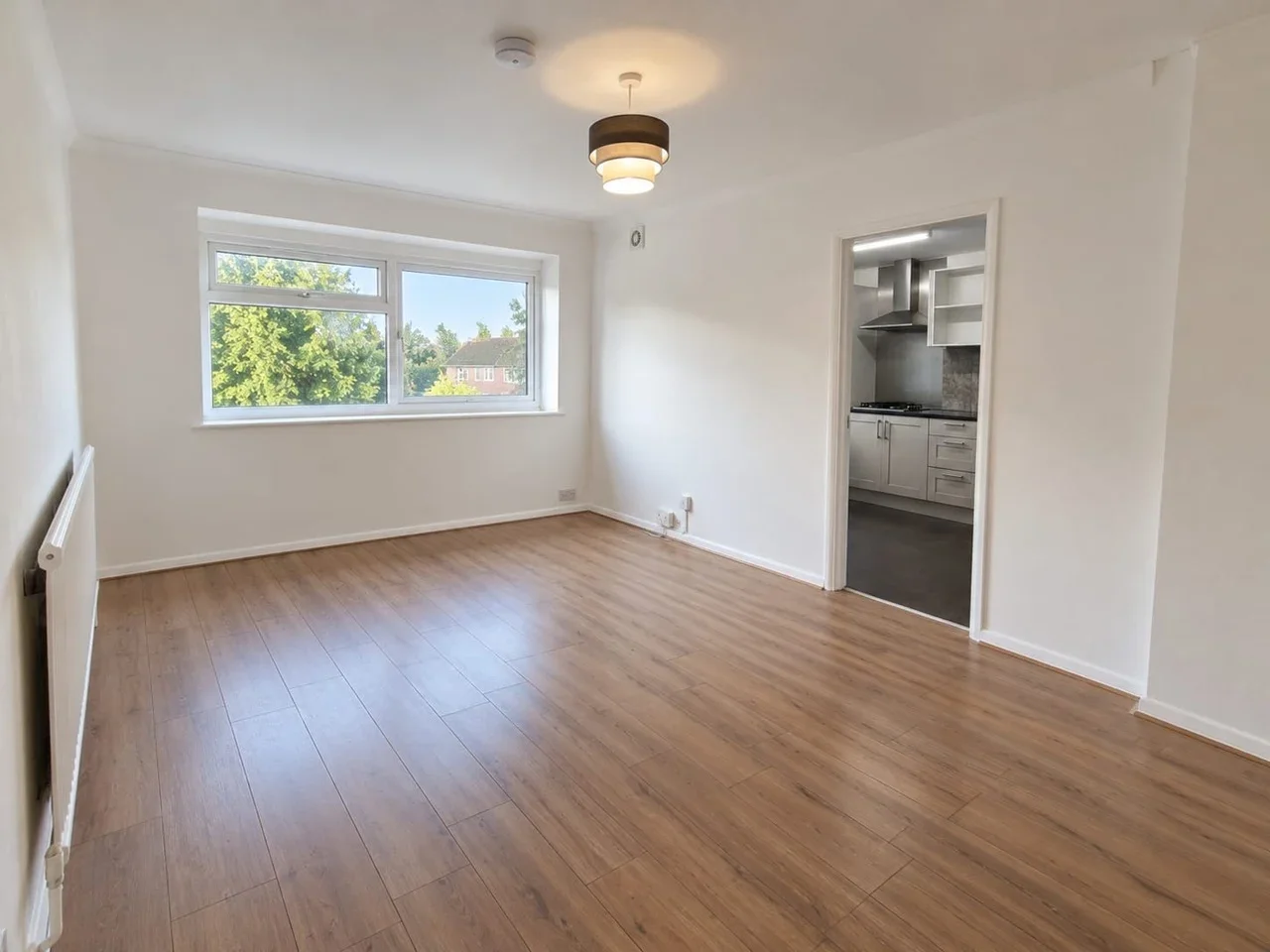 Flat Mandeville Road in Greater London