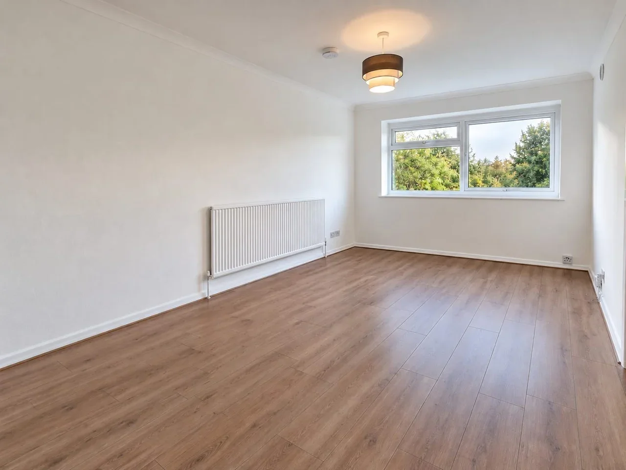 Flat Mandeville Road in Greater London