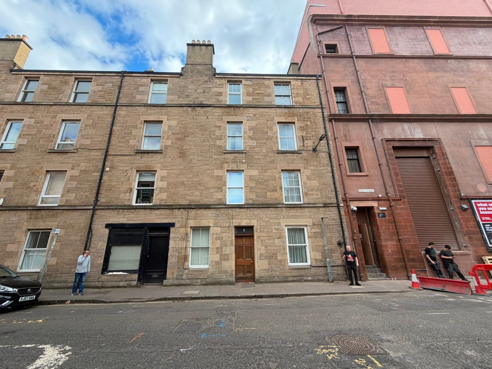 Flat Drumdryan Street in City of Edinburgh