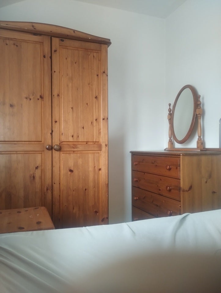 Flat Mays Lane in Greater London