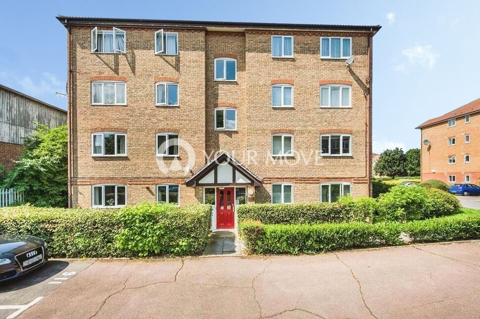 Flat Varsity Drive in Greater London