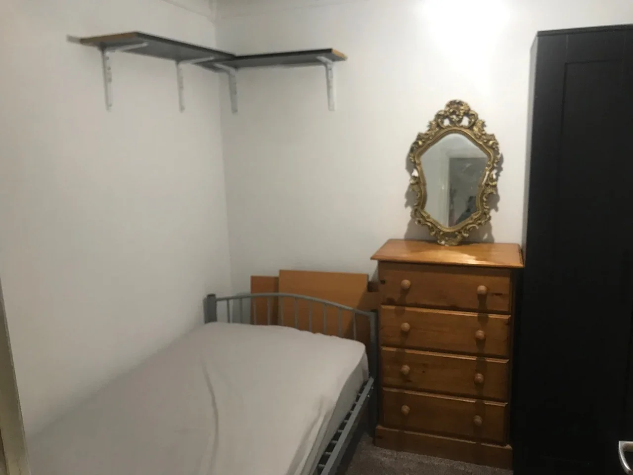 Room Bilton Way in Greater London