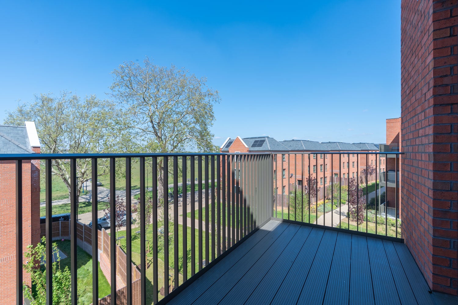 Flat Lapidge Drive in Greater London
