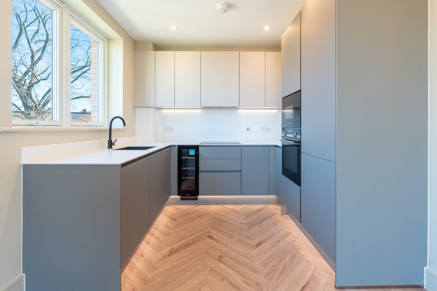 Flat Lapidge Drive in Greater London