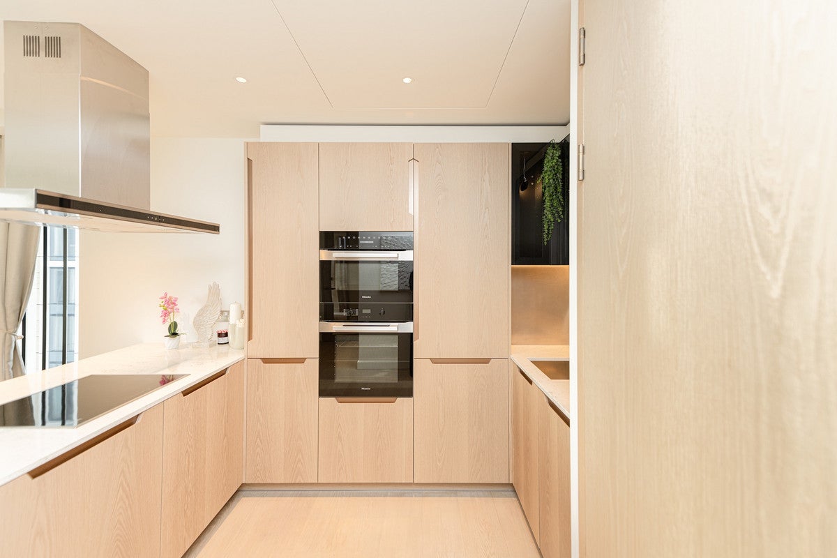 Flat Nine Elms Lane in Greater London