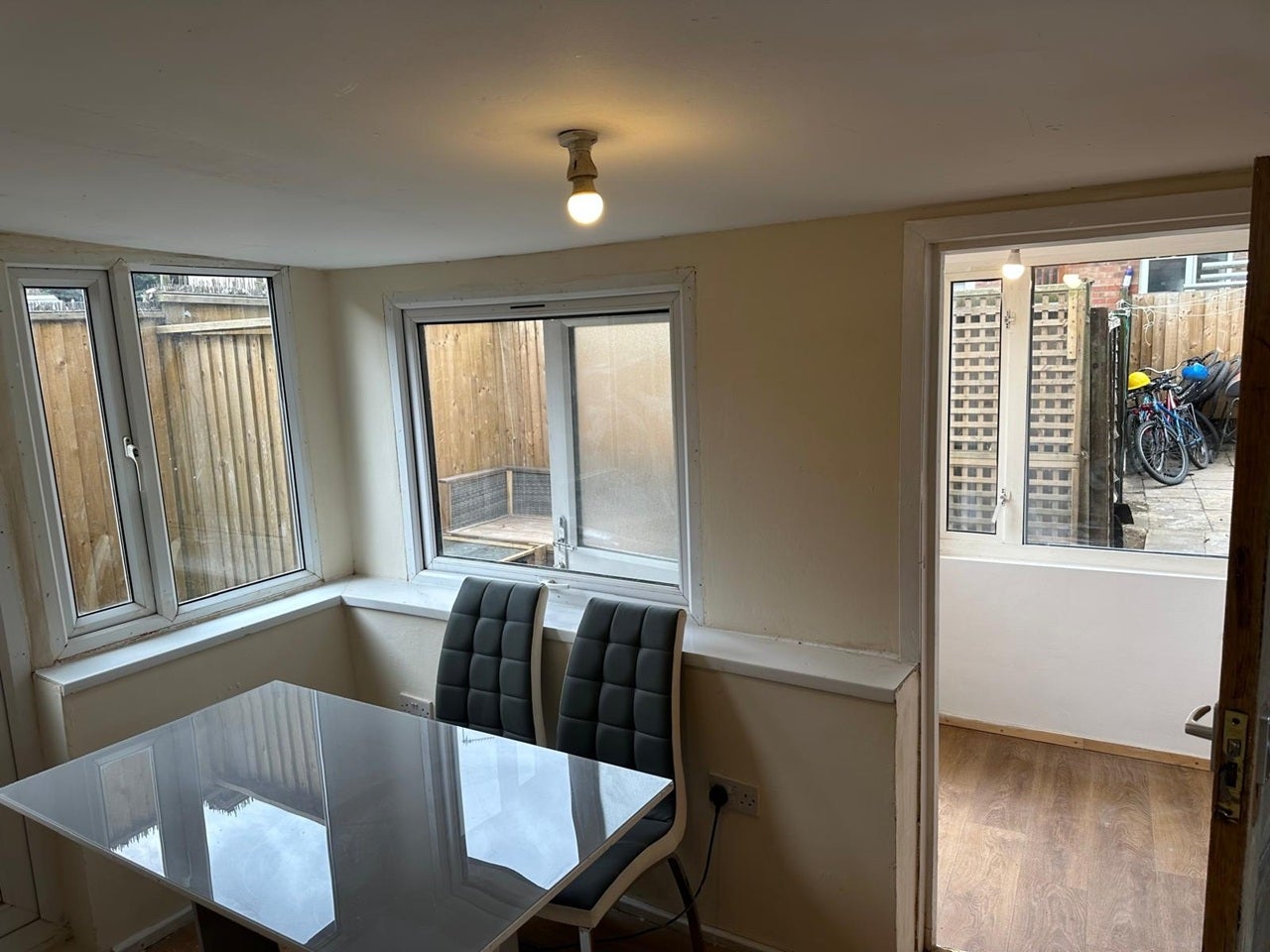 Flat Clayponds Avenue in Greater London