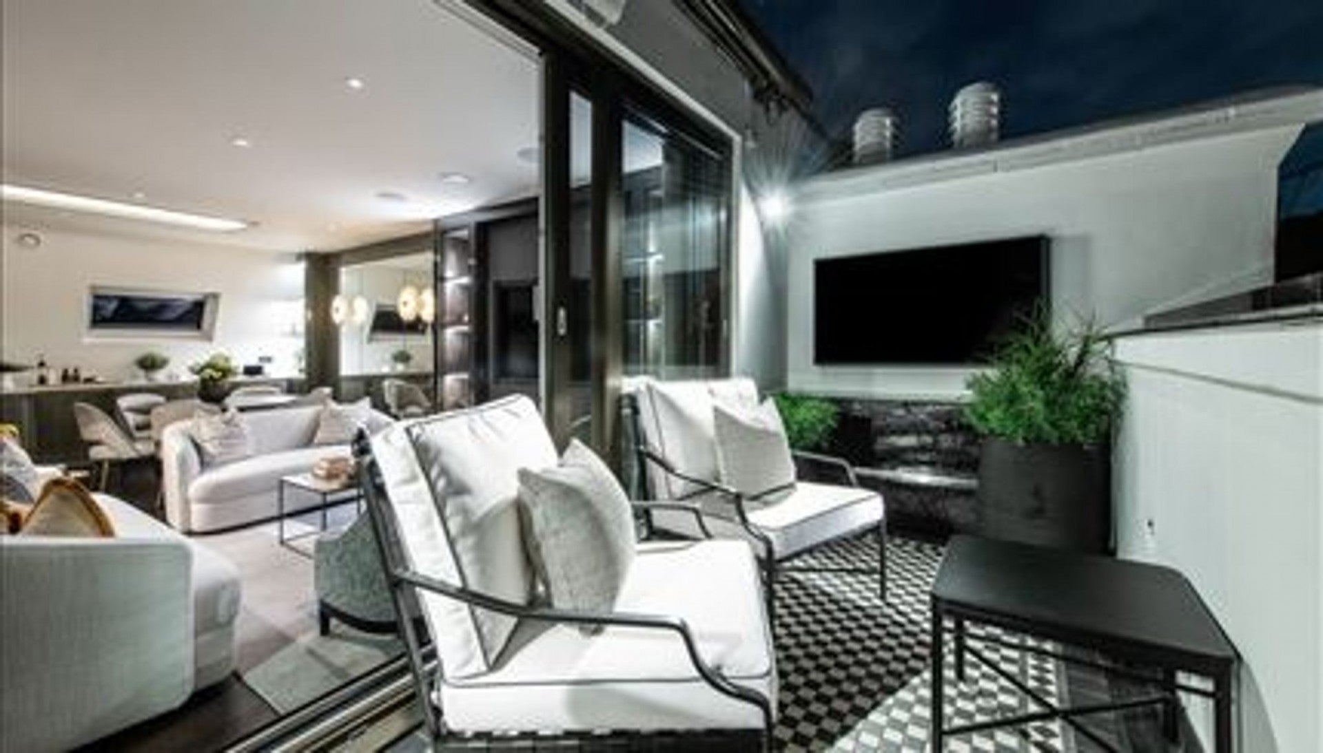 Flat Prince of Wales Terrace in Greater London