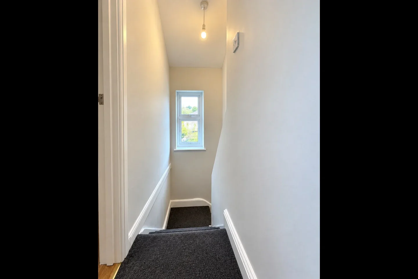 Flat Oaklands Grove in Greater London