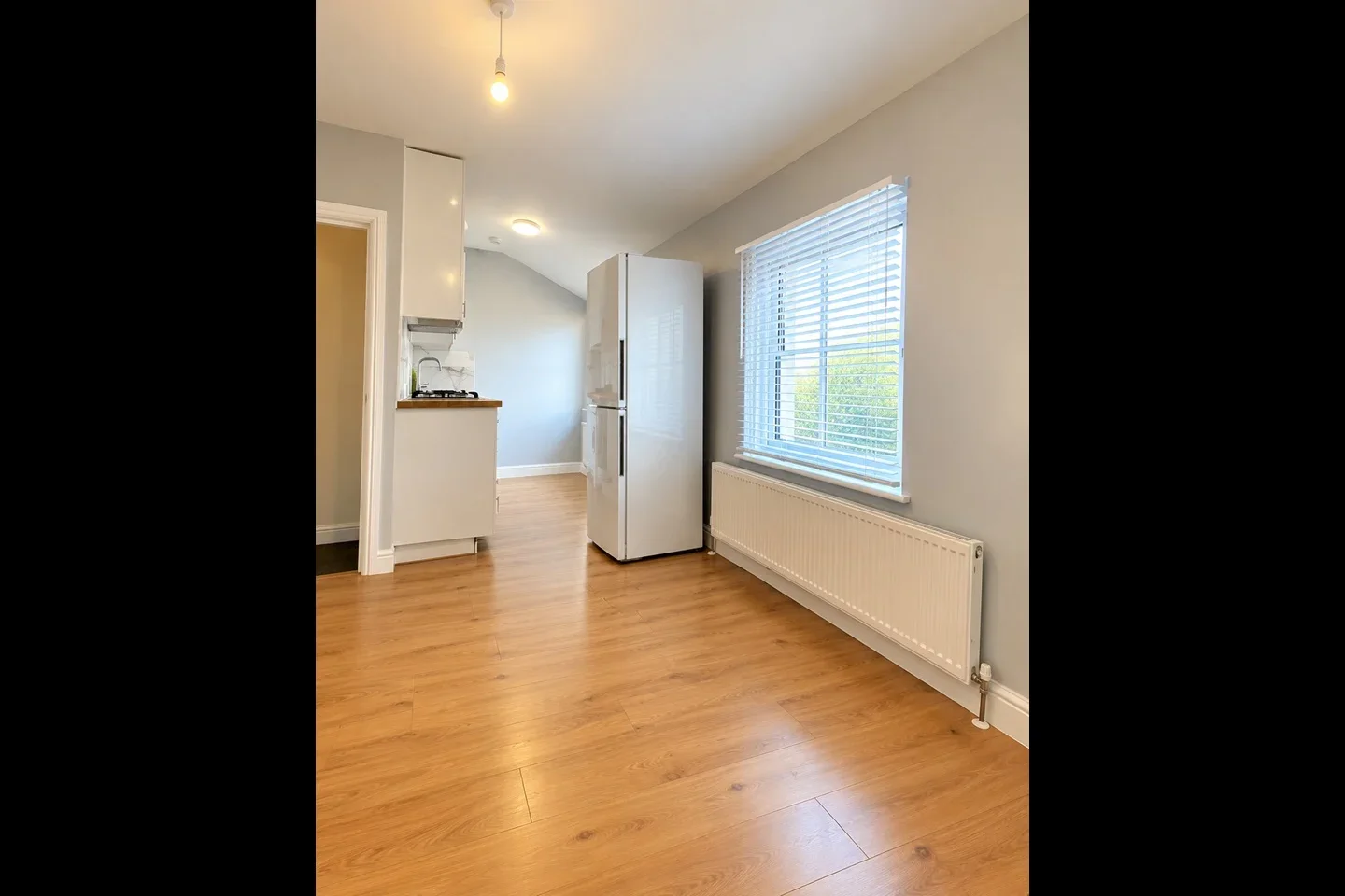 Flat Oaklands Grove in Greater London