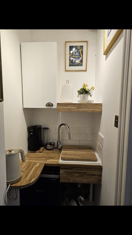 Room Hampstead Lane in Greater London