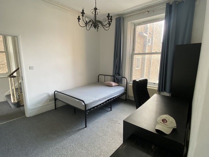 Room Herschell Road in Greater London