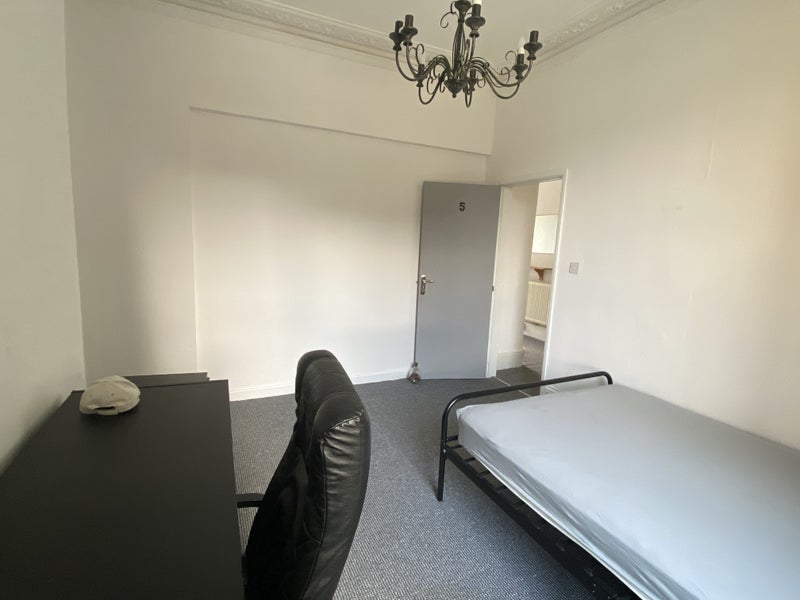 Room Herschell Road in Greater London