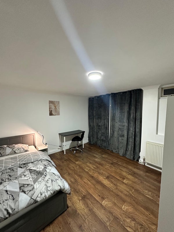 Room Mynchens in Basildon