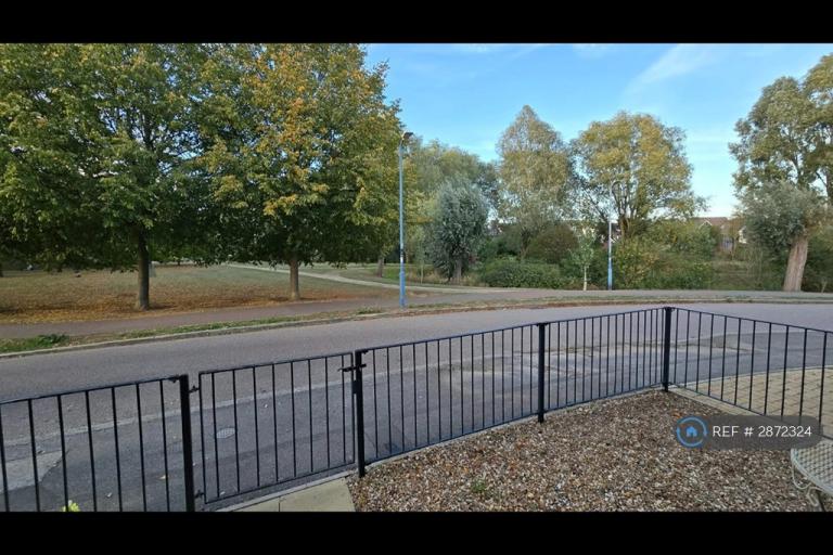 Flat Clipstone Brook Way in Milton Keynes