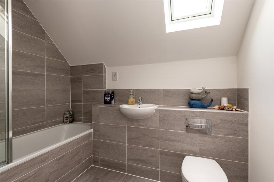 Room Spring Grove in Borough of Swale